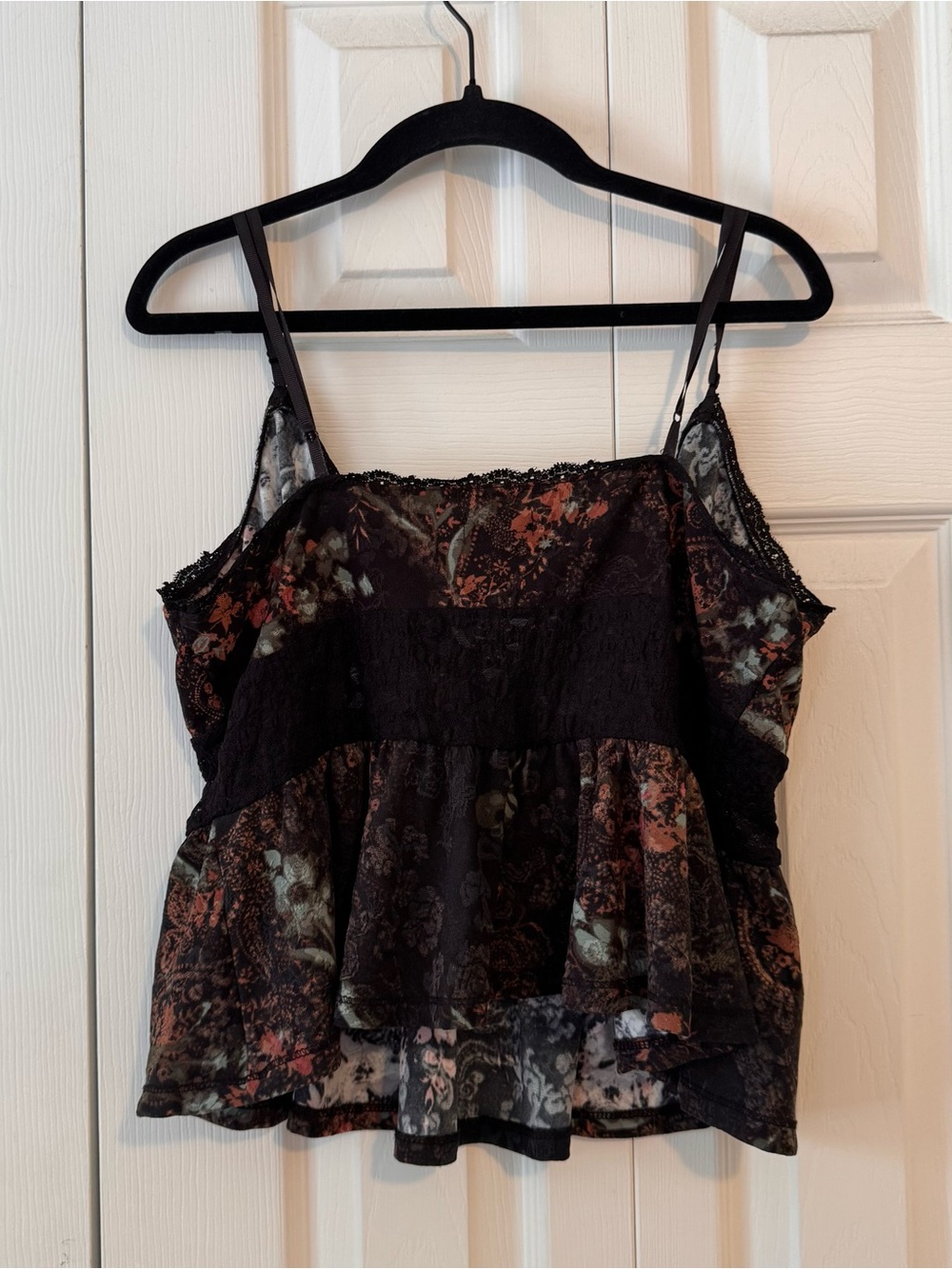 Ecote Black Floral Lace-Trim Peplum Camisole - Picture 2 of 5